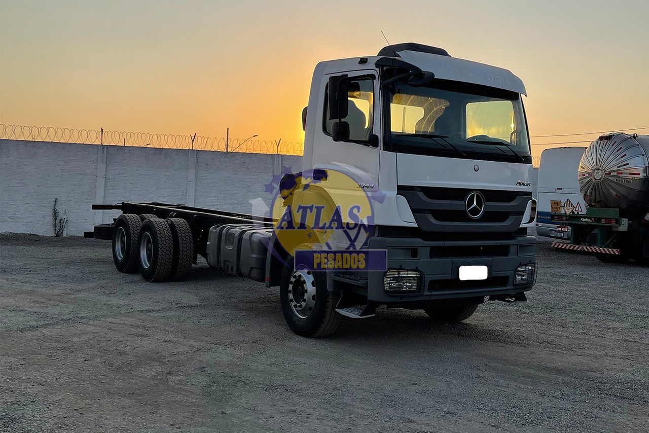 MERCEDES BENZ MB3344 2017